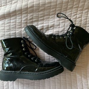 DocMarten Type Boot